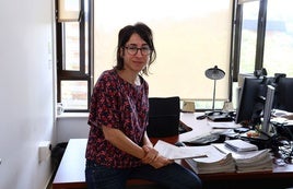 Joana Acha bere UPV/EHUKo bulegoan