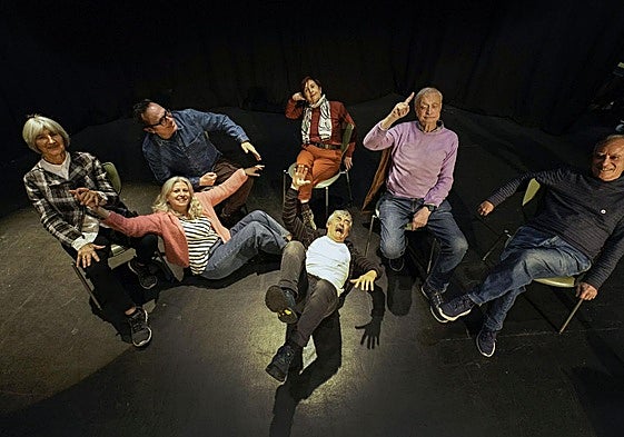 Los actuales miembros de Teatro Estudio se reúnen en Lugaritz por los 60 años de la compañía amateur donostiarra.