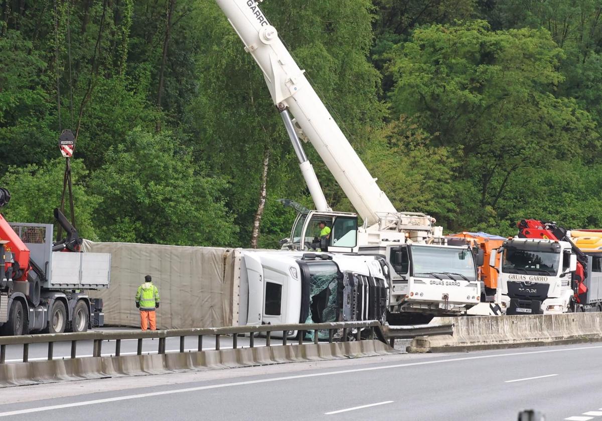El accidente de la N-I en Legorreta, en imágenes