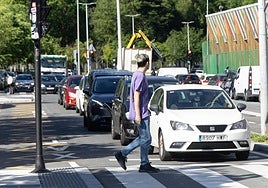 El objetivo de la medida es agilizar el paso de los vehículos por este semáforo situado entre el estadio y la torre de Anoeta.