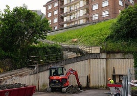 El Consistorio lasarteoriatarra ha dado a conocer que han comenzan las obras del ascensor, con un presupuesto total de 878.574,72 euros.