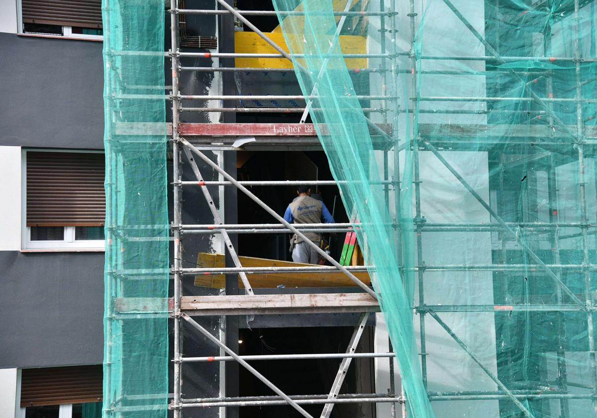 El Banco de España sitúa a Euskadi líder en bajas laborales y a la cola en vivienda disponible