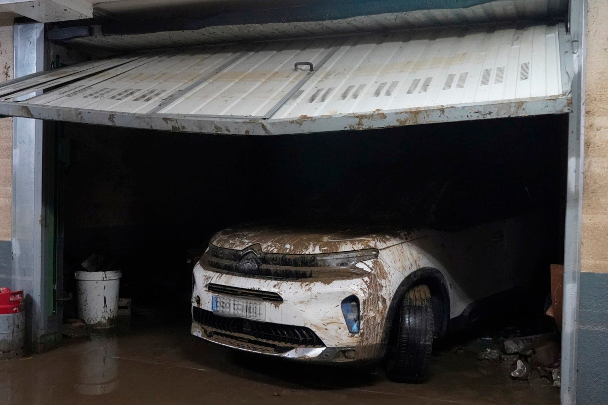 Jornada de limpieza en Gabiria tras la inundación