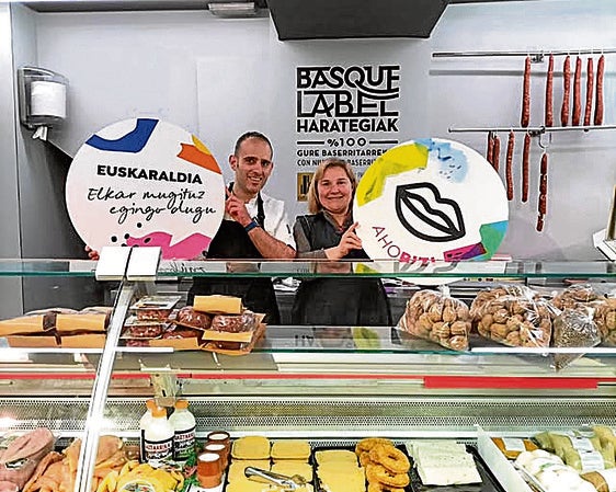 Ordizian merkatarien elkarteak kanpaina berria abiatu du Euskaraldiarekin bat eginez