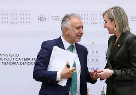 El ministro Ángel Víctor Torres y la consejera Maria Ubarretxena.