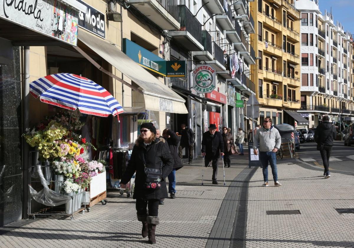 Imagen de Euskadi Etorbidea, la calle más comercial de Pasaia.