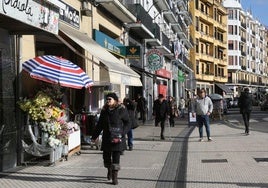 Imagen de Euskadi Etorbidea, la calle más comercial de Pasaia.