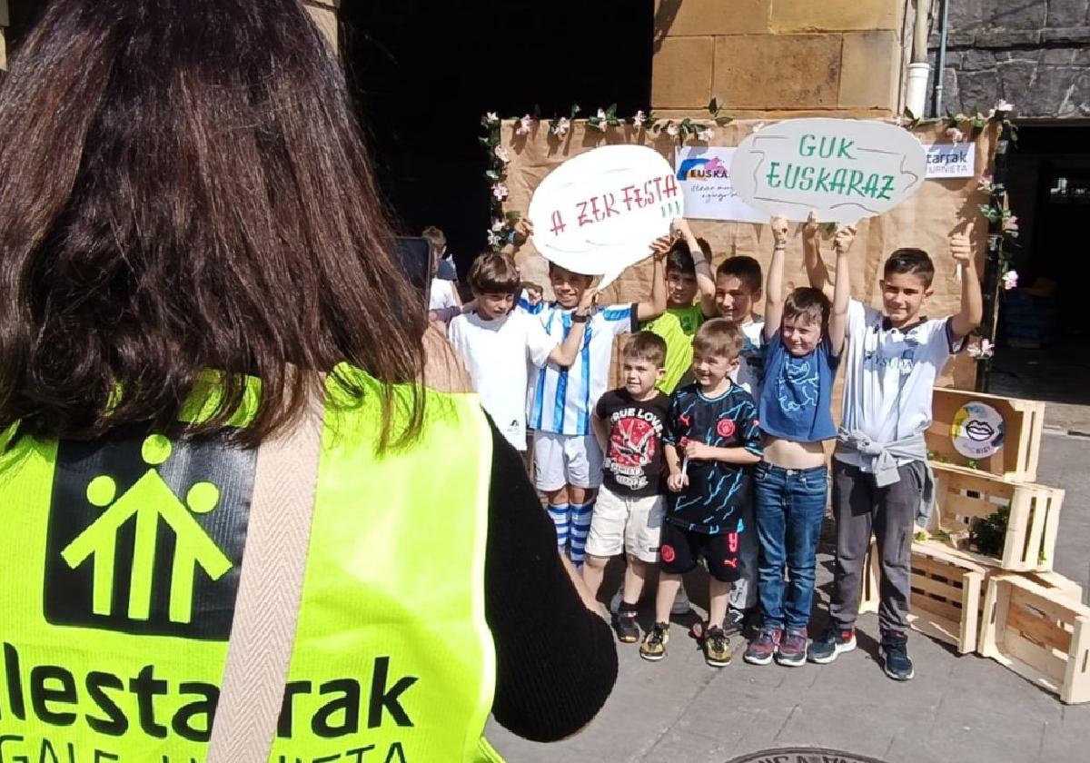 Plazan Euskaraldiarekin bat egin du Salestarrak Magale ikastetxeak