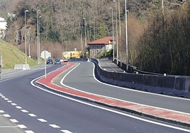 Tramo de la travesía de Añorga entre la rotonda de Rezola y Errekalde, donde se centrarán las actuaciones previstas.