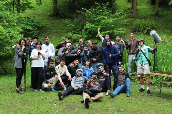 Imagen de los participantes en el rodaje de 'Sueños de viernes' en el parque Cristina Enea, uno de los escenarios donde transcurre el cortometraje.