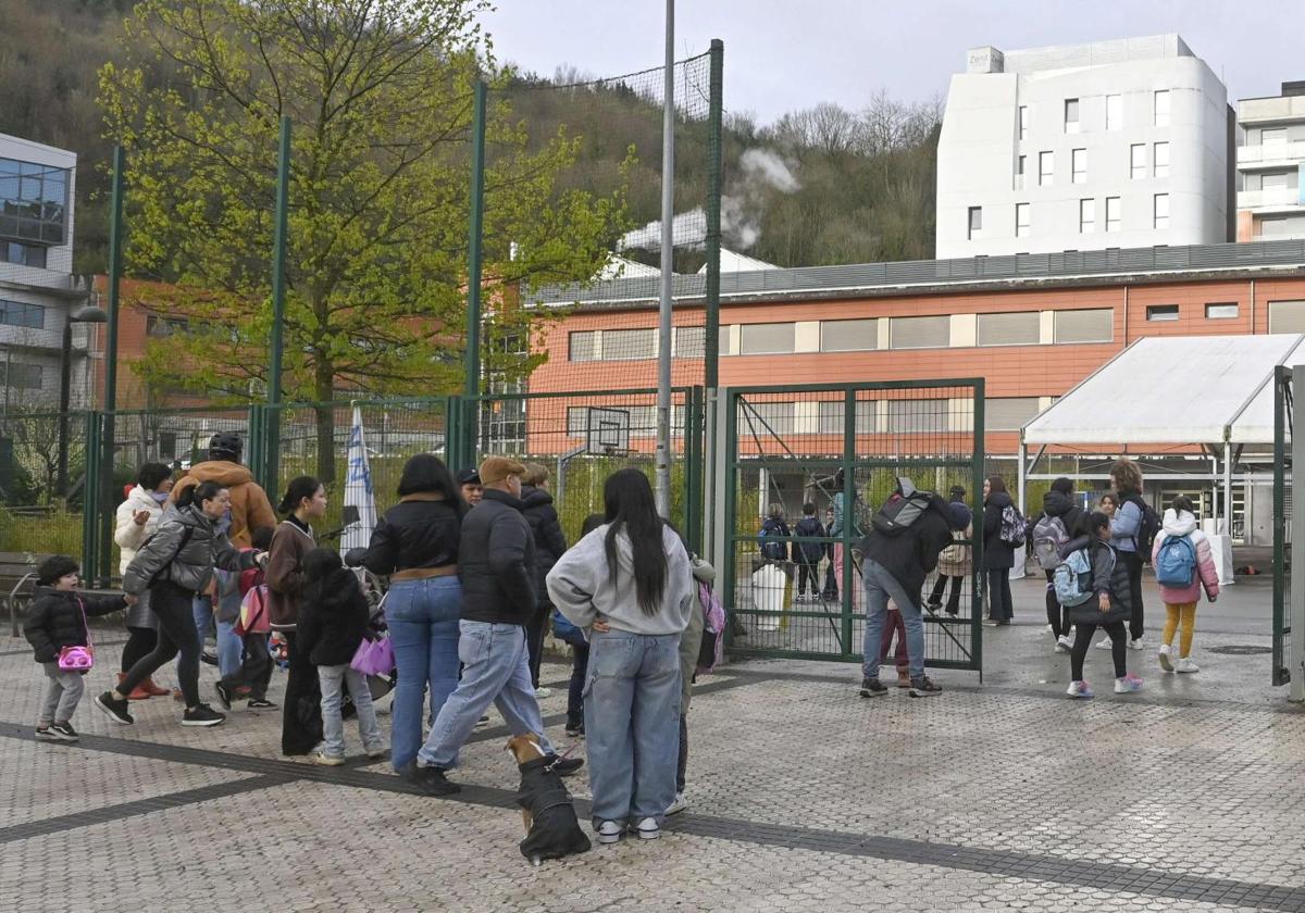 Entrada de un colegio en Donostia