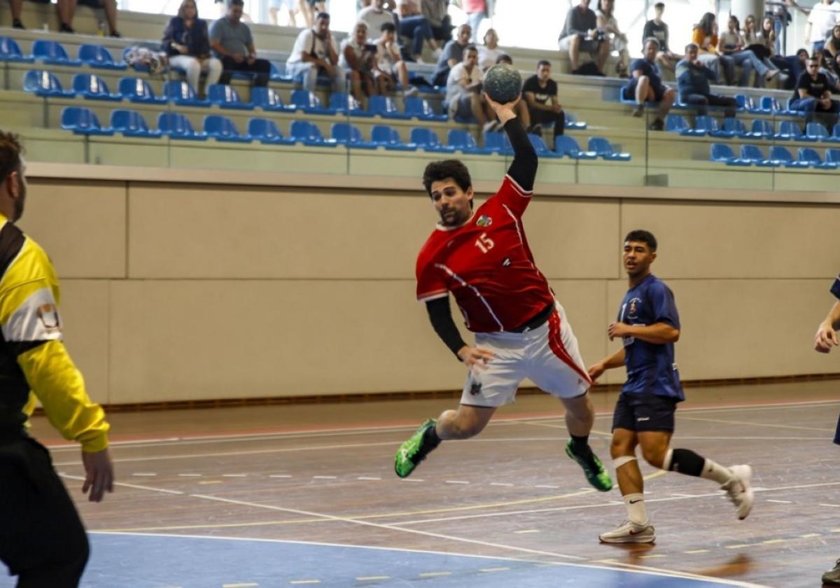 El sénior masculino de balonmano caederrotado ante Elgoibar y se despide de la Copa