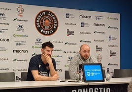 Aitor Zubizarreta y Mikel Odriozola, durante su comparecencia de prensa.