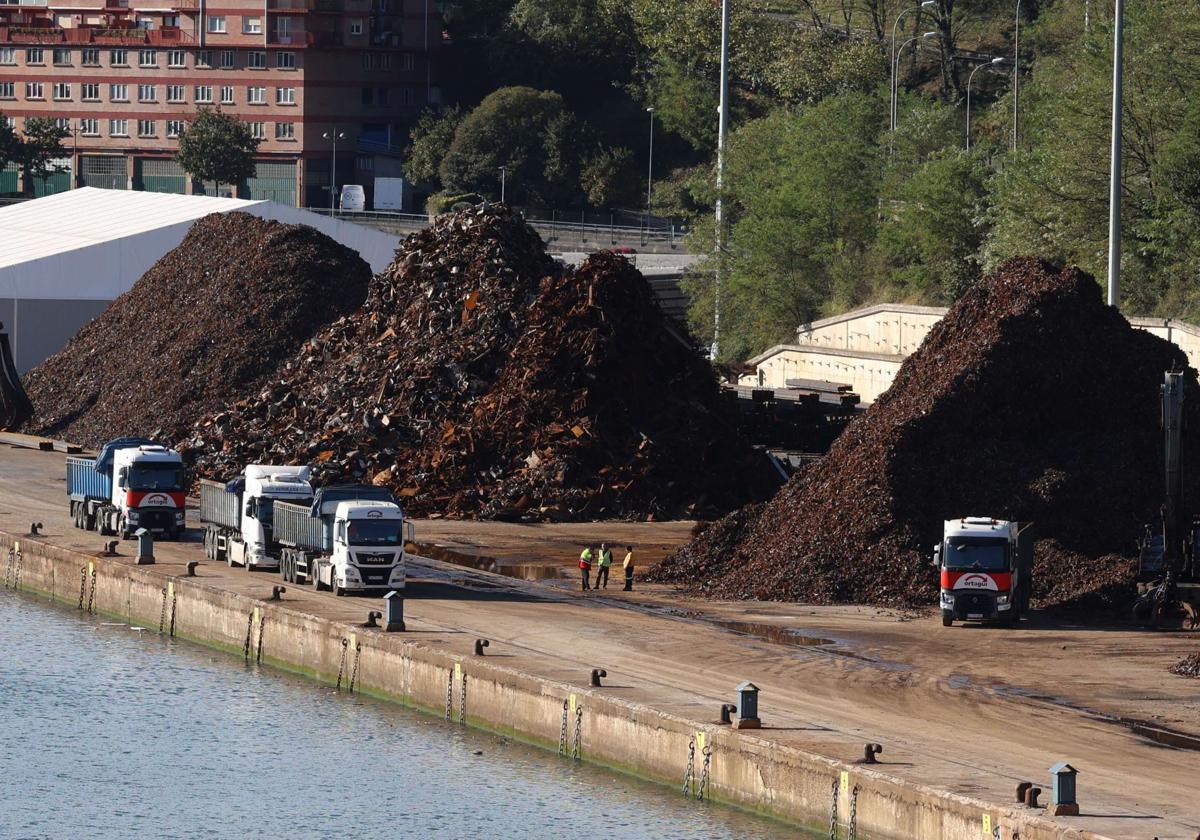 El tráfico de mercancías en el Puerto de Pasaia sube un 0,9% hasta abril y esquiva el impacto de los aranceles