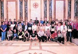 Como cada año por Santa Rita, patrona de los funcionarios, el Ayuntamiento homenajeó ayer a 35 trabajadores municipales que cumplen un cuarto de siglo en la casa consistorial. Al acto celebrado en el Salón de Plenos, que se cerró con un animado lunch, asistieron el alcalde, Eneko Goia, y representantes de todos los grupos políticos.