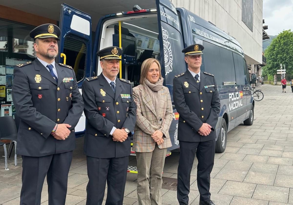 Elizondo estrena la nueva oficina móvil de DNI y pasaporte