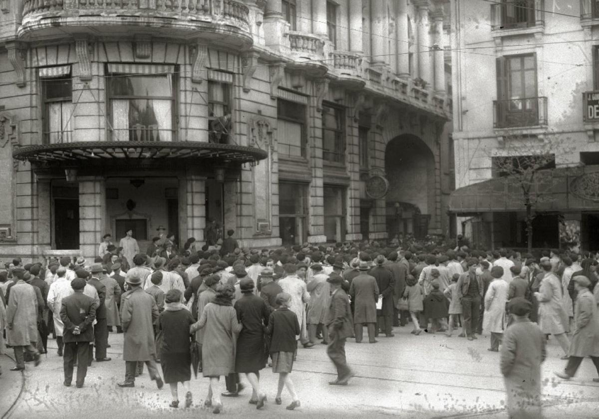 No iban al Petit Casino sino a una concentración política en 1930.