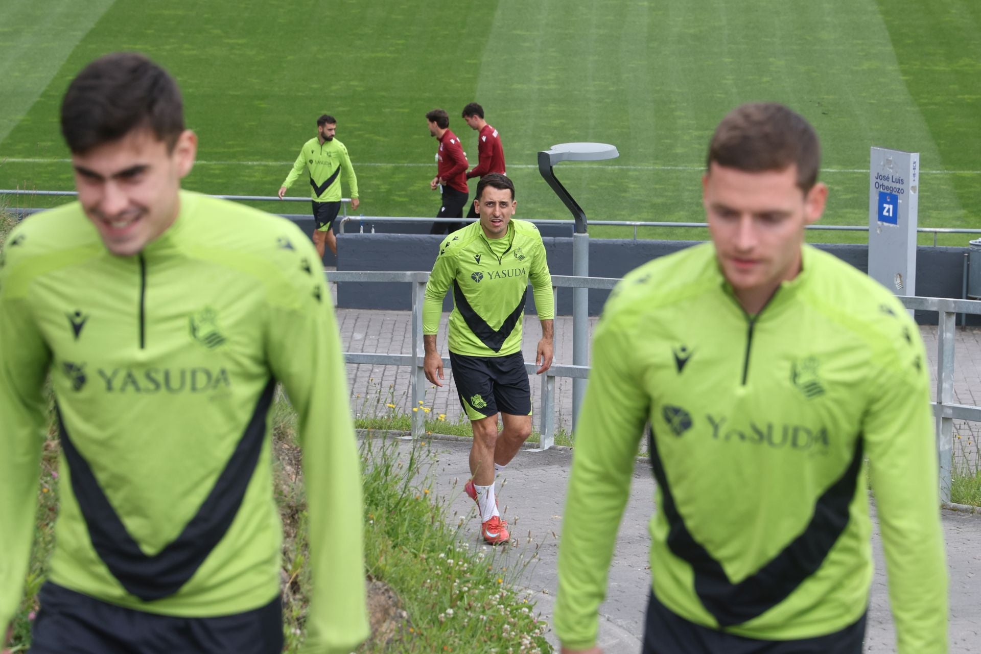 Imanol se lleva las collejas en su último entrenamiento al frente de la Real
