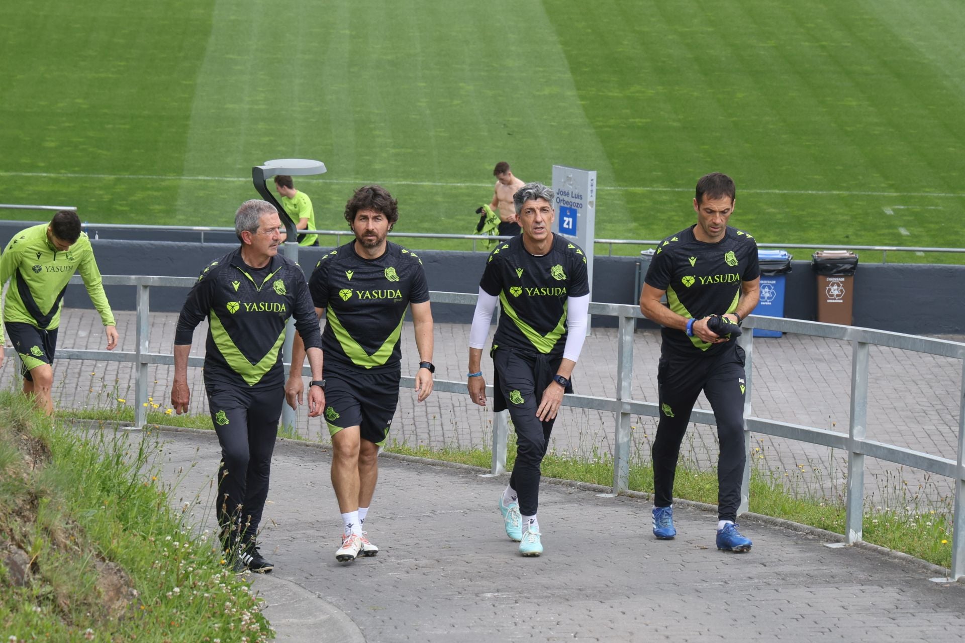 Imanol se lleva las collejas en su último entrenamiento al frente de la Real