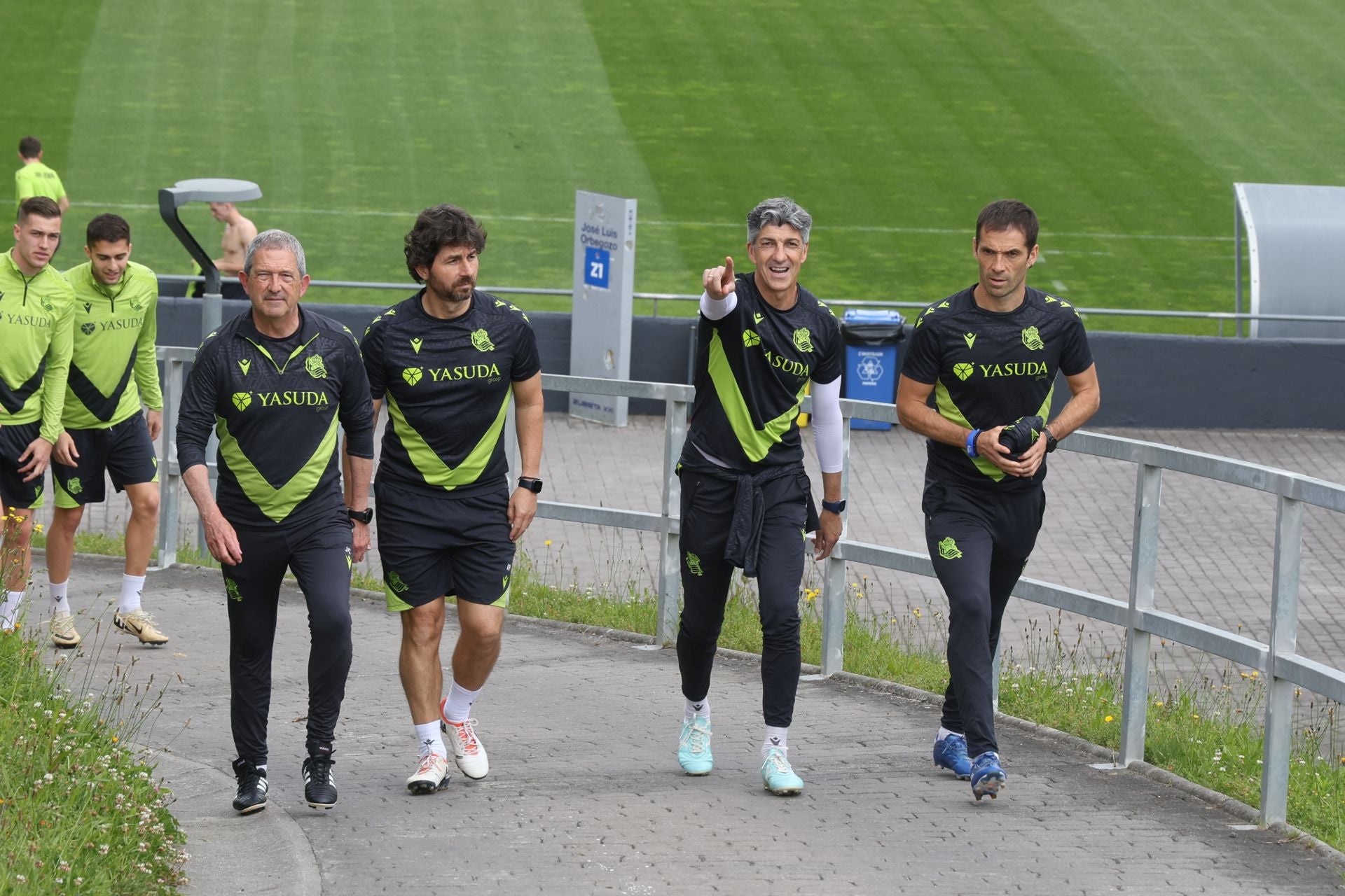 Imanol se lleva las collejas en su último entrenamiento al frente de la Real