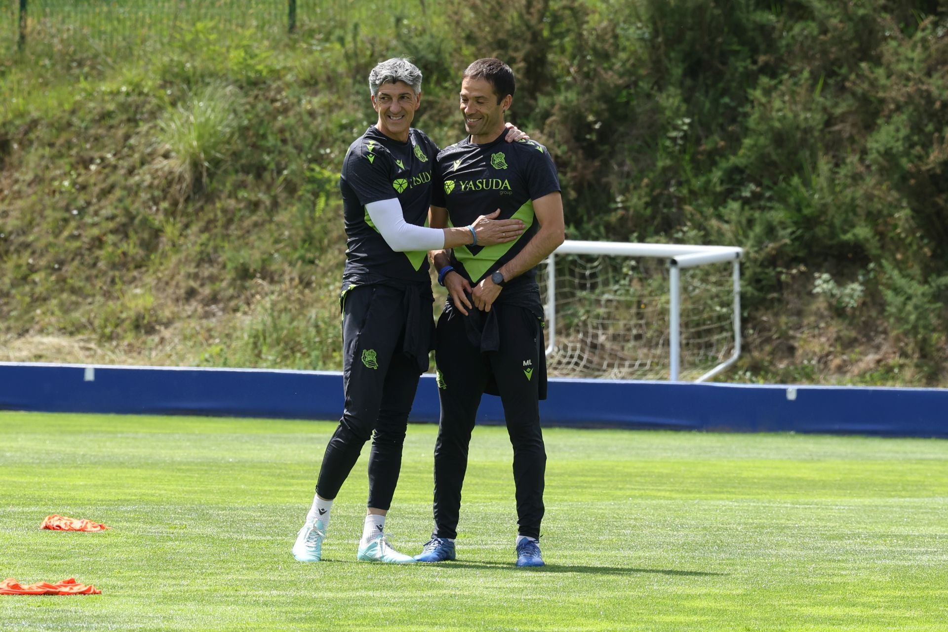 Imanol se lleva las collejas en su último entrenamiento al frente de la Real