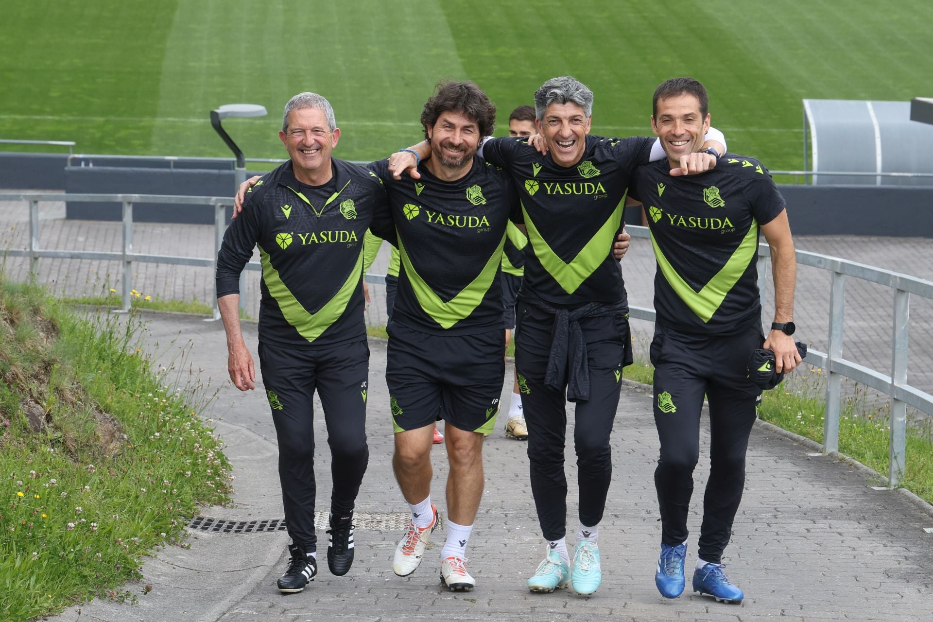 Imanol se lleva las collejas en su último entrenamiento al frente de la Real