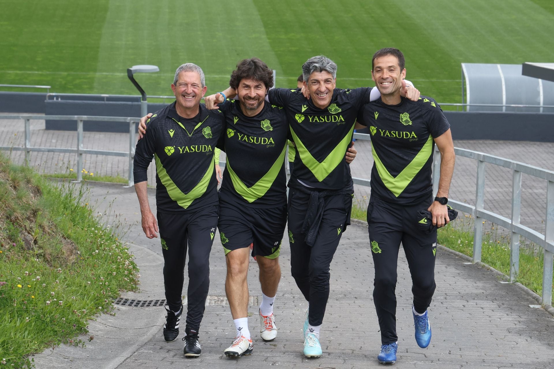 Imanol se lleva las collejas en su último entrenamiento al frente de la Real