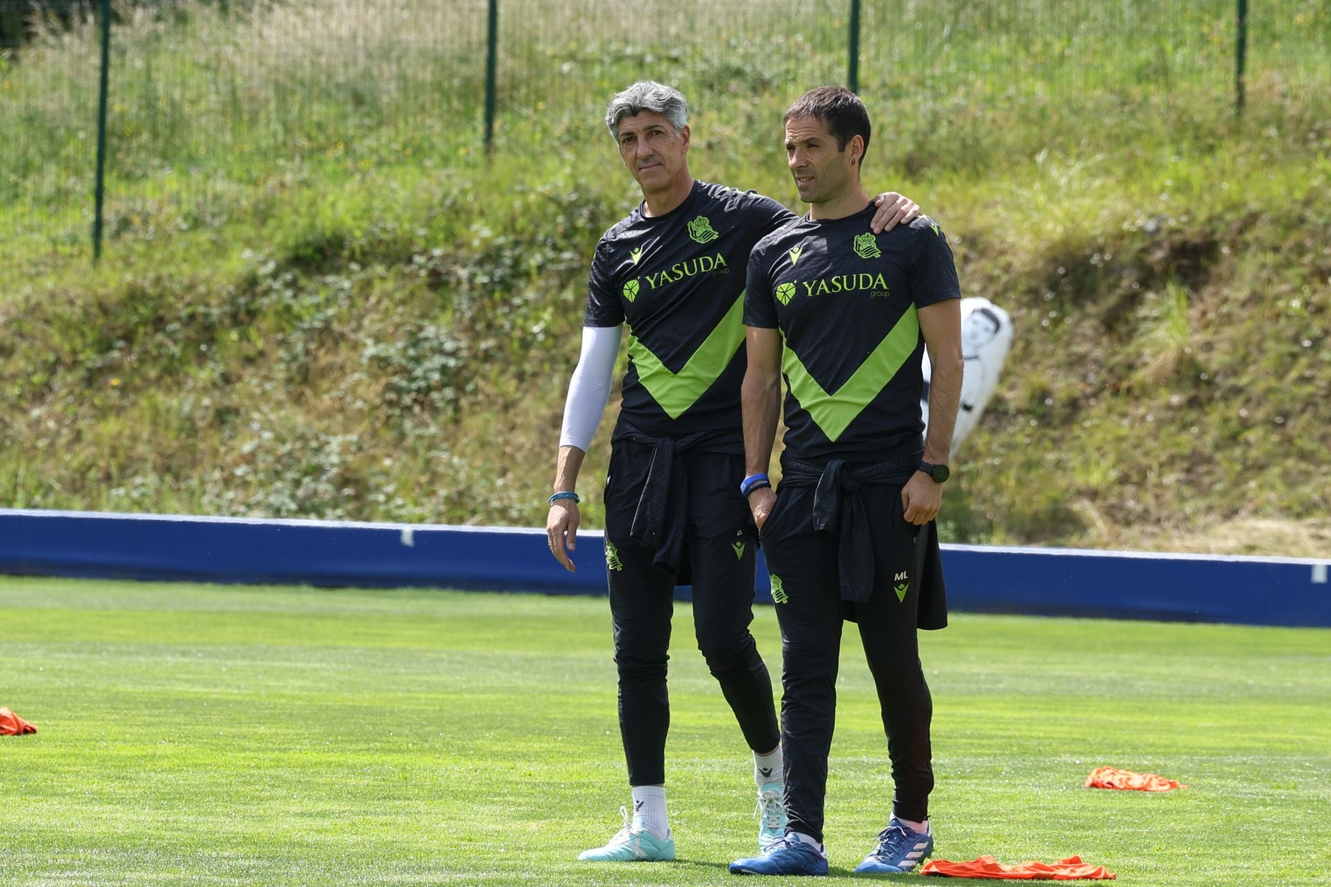 Imanol se lleva las collejas en su último entrenamiento al frente de la Real