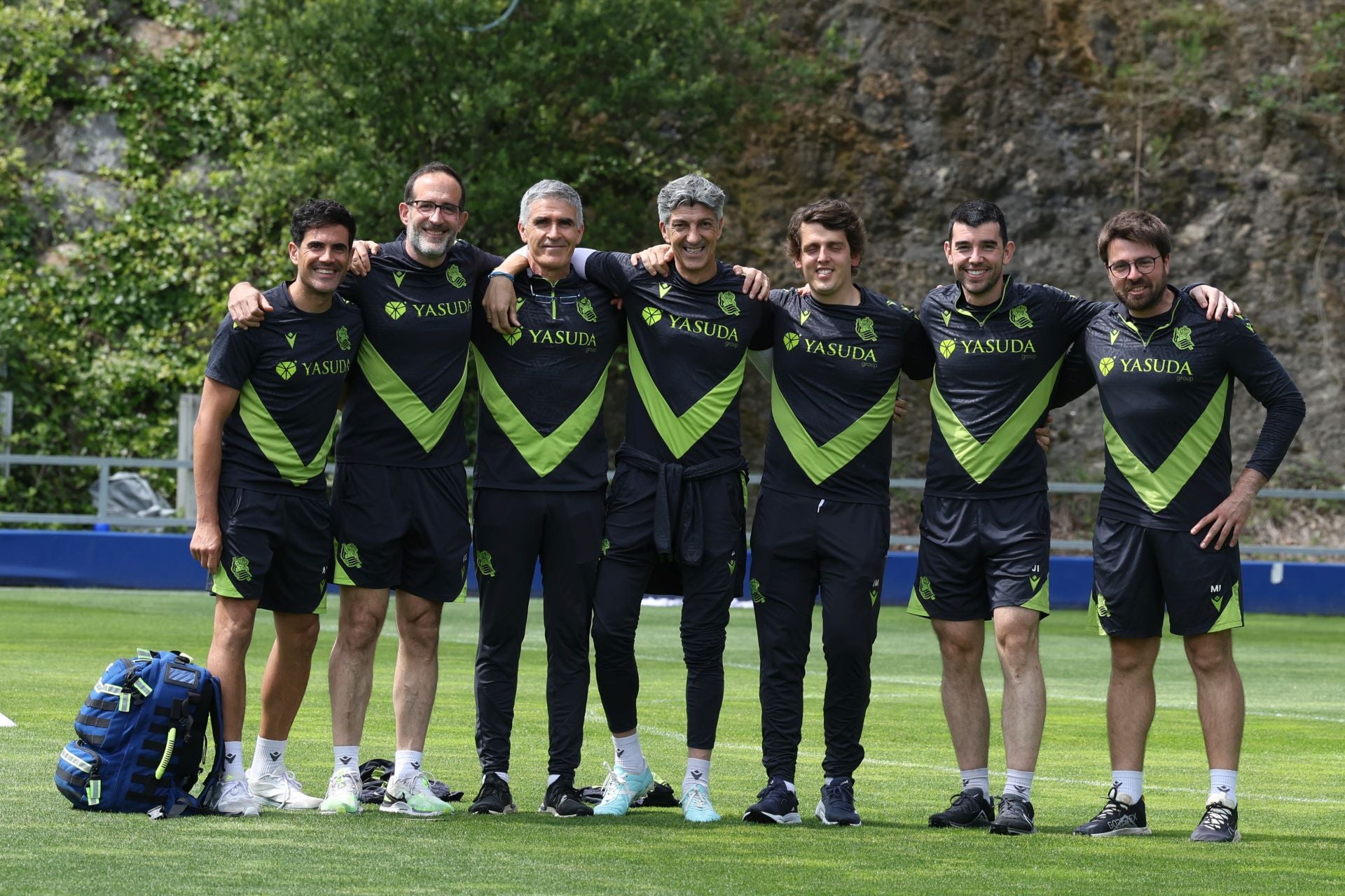 Imanol se lleva las collejas en su último entrenamiento al frente de la Real
