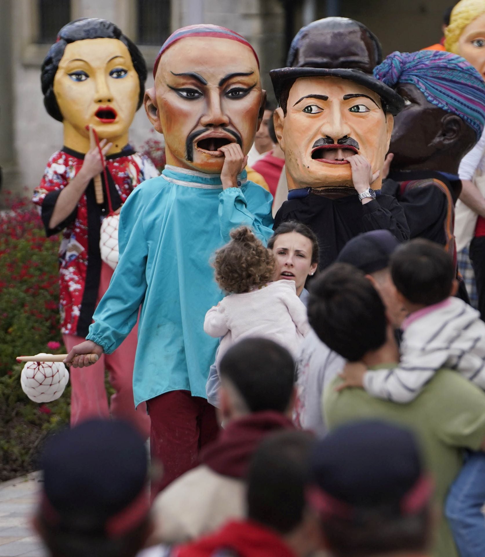Los nuevos cabezudos se estrenan en la plazoleta del Juncal