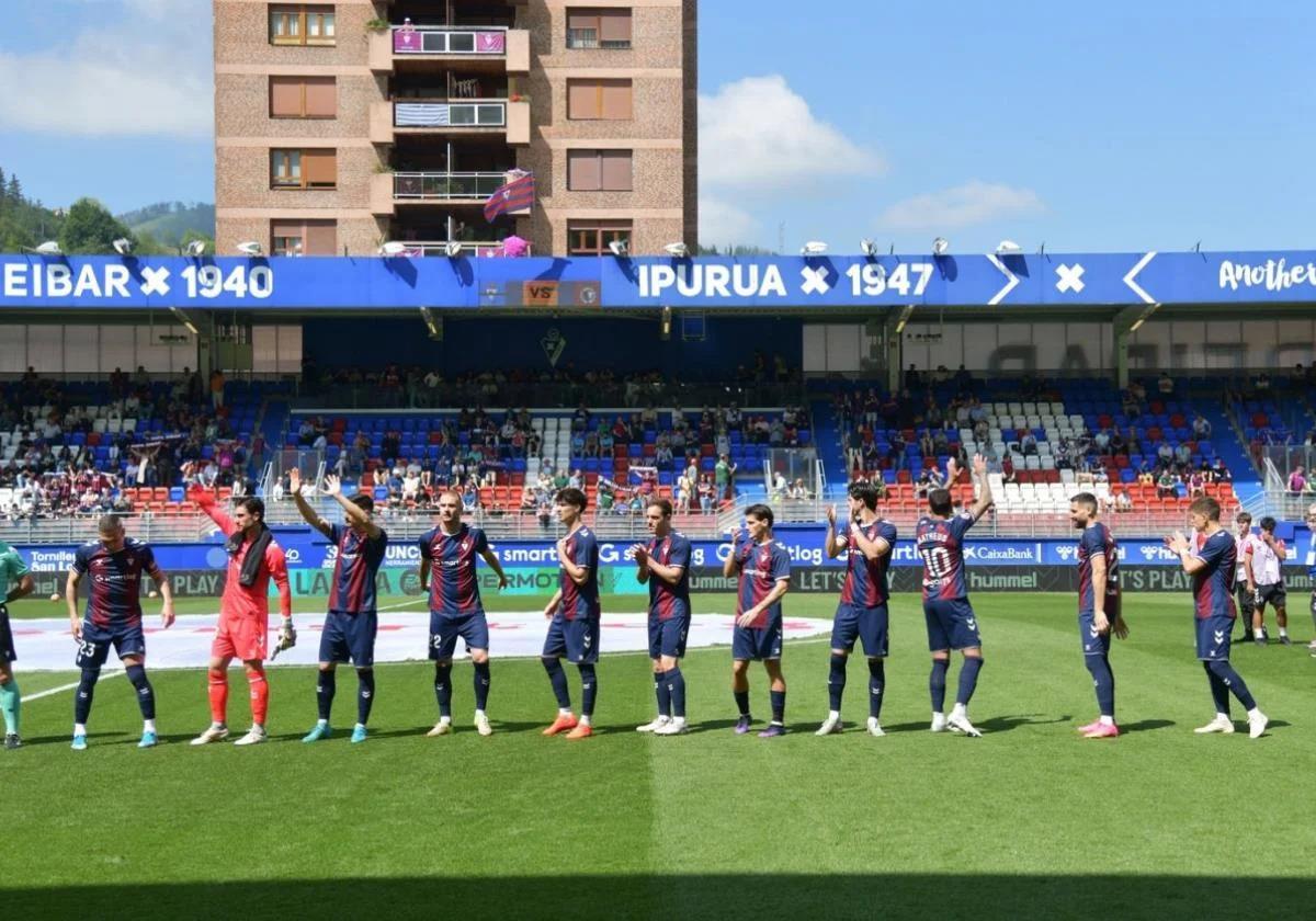 Emotivo día de despedidas en Ipurua