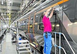 Trabajos en la factoría de CAF en Beasain.