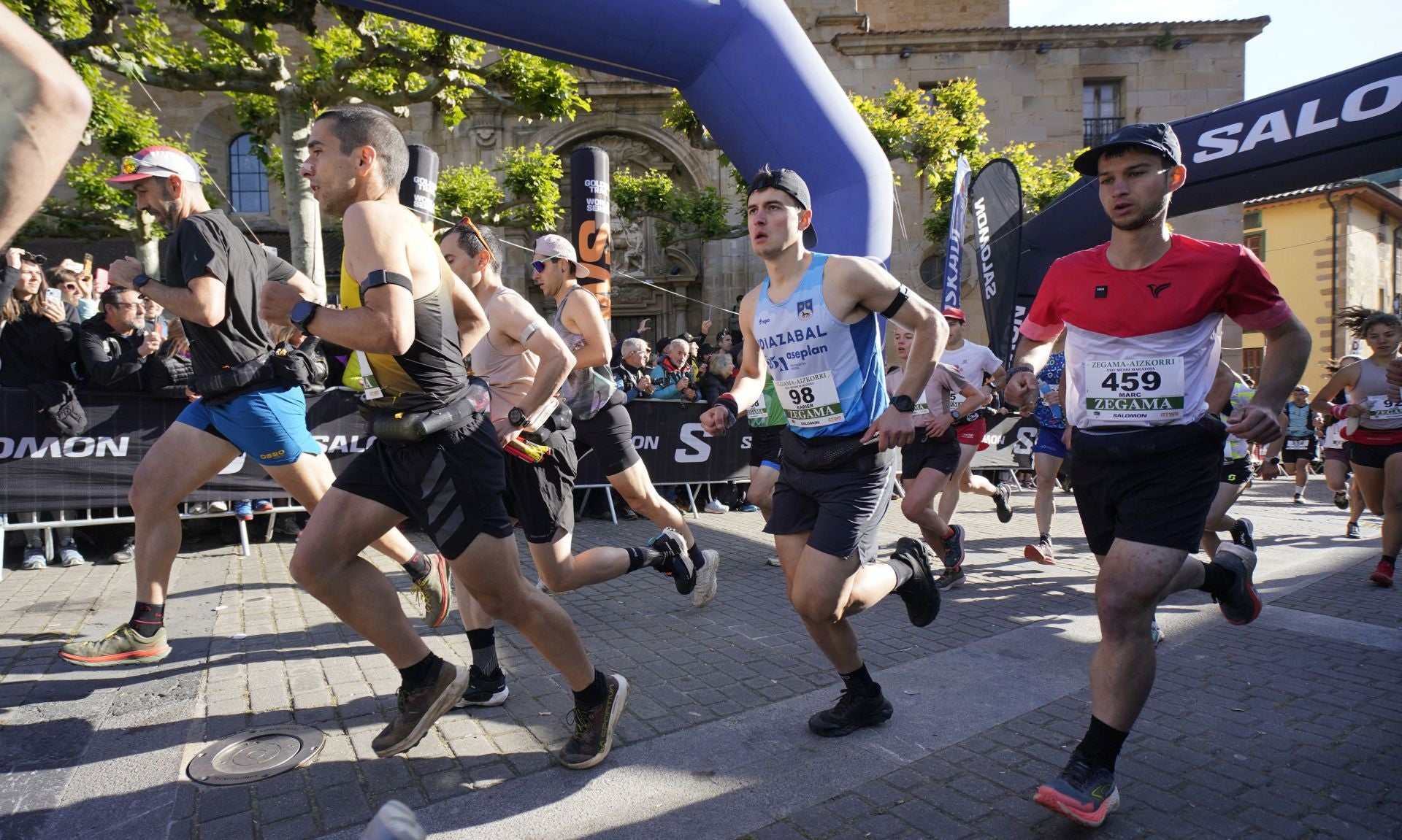 Multitudinaria salida de la Zegama-Aizkorri