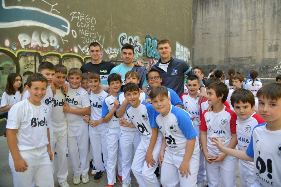 Harrobia eta festa, lagunartean