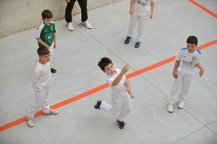 Harrobia eta festa, lagunartean