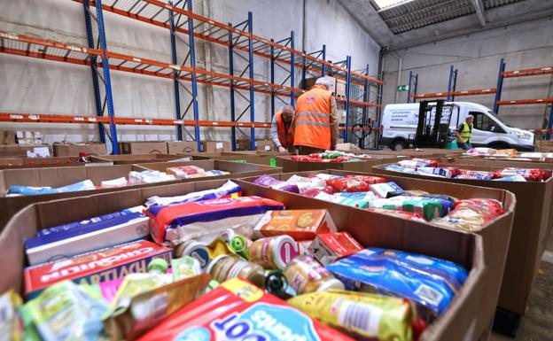 Los alimentos donados empezaron a llegar ayer al almacén.