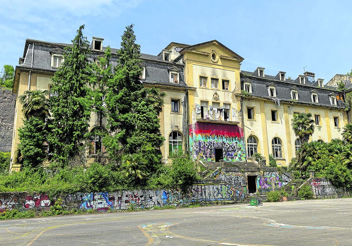 El edificio abandonado de Martutene fue un antiguo colegio de los Agustinos y lleva abandonado desde 2003.