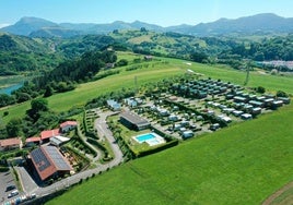 Vista aérea del camping de Zumaia.