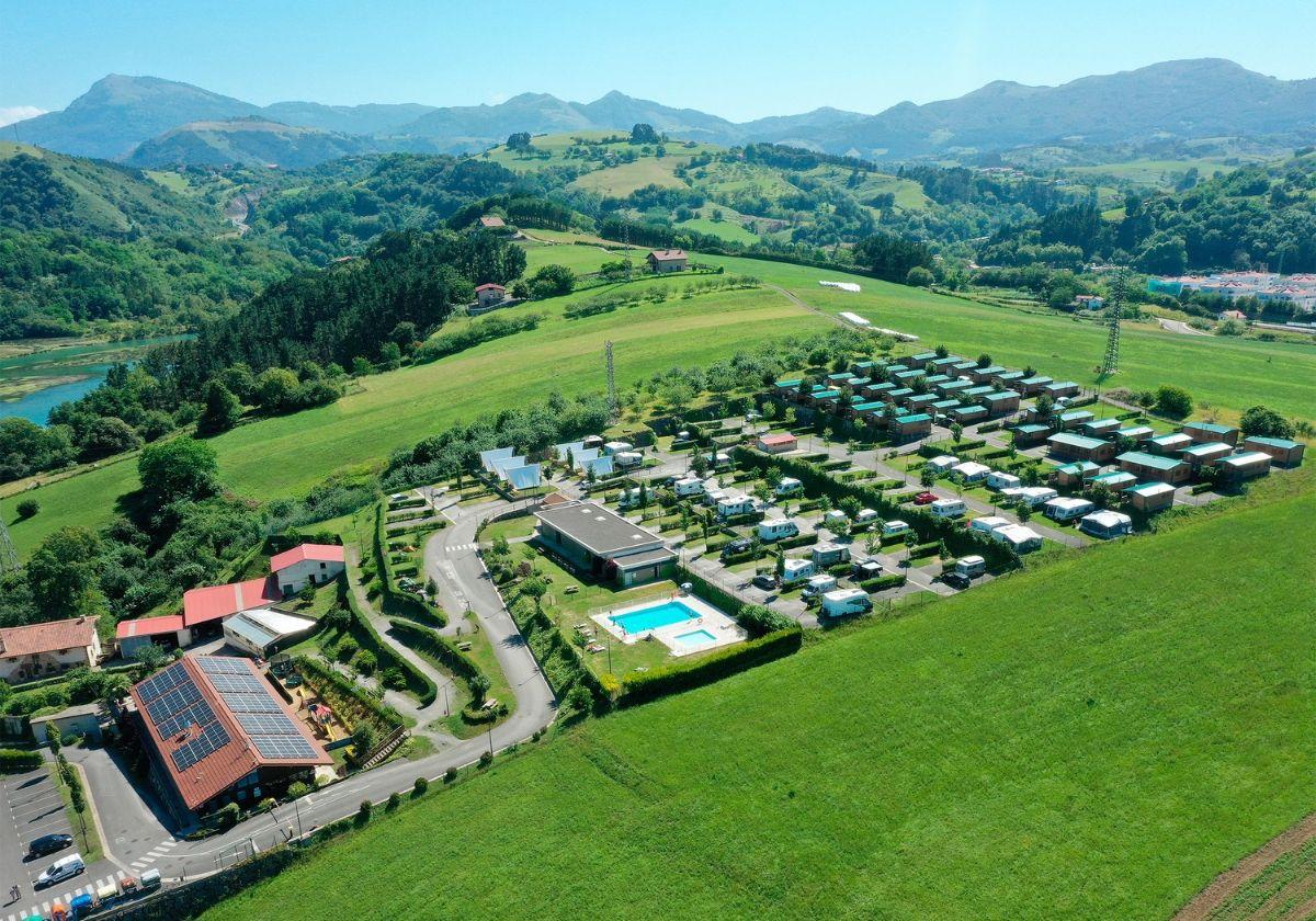 Vista aérea del camping de Zumaia.