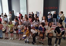 Los 'peques' se animaron con la tamborrada