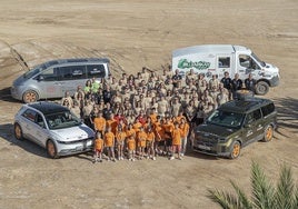 Se entregaron materiales a la «Association Tafilalet pour les Handicapés» de Erfoud, y el camión de Bujarkay distribuyó todo el material escolar, adquirido en Marruecos, beneficiando a niños y comunidades que dependen de la ayuda humanitaria.