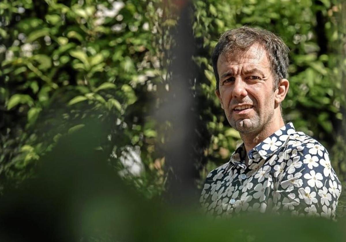Jon Benito idazleak Bartzelonan egonaldi literarioa egingo du