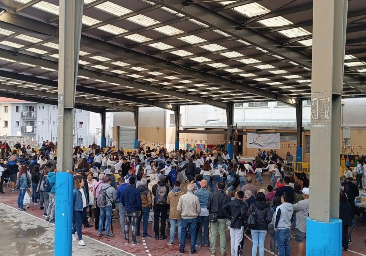 Ondarreta herri eskolak berriro ere ikasturte amaierako festa ospatuko du larunbatean.