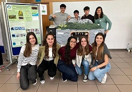 Alumnos de primero de bachillerato del Instituto de Oñati con el proyecto final.