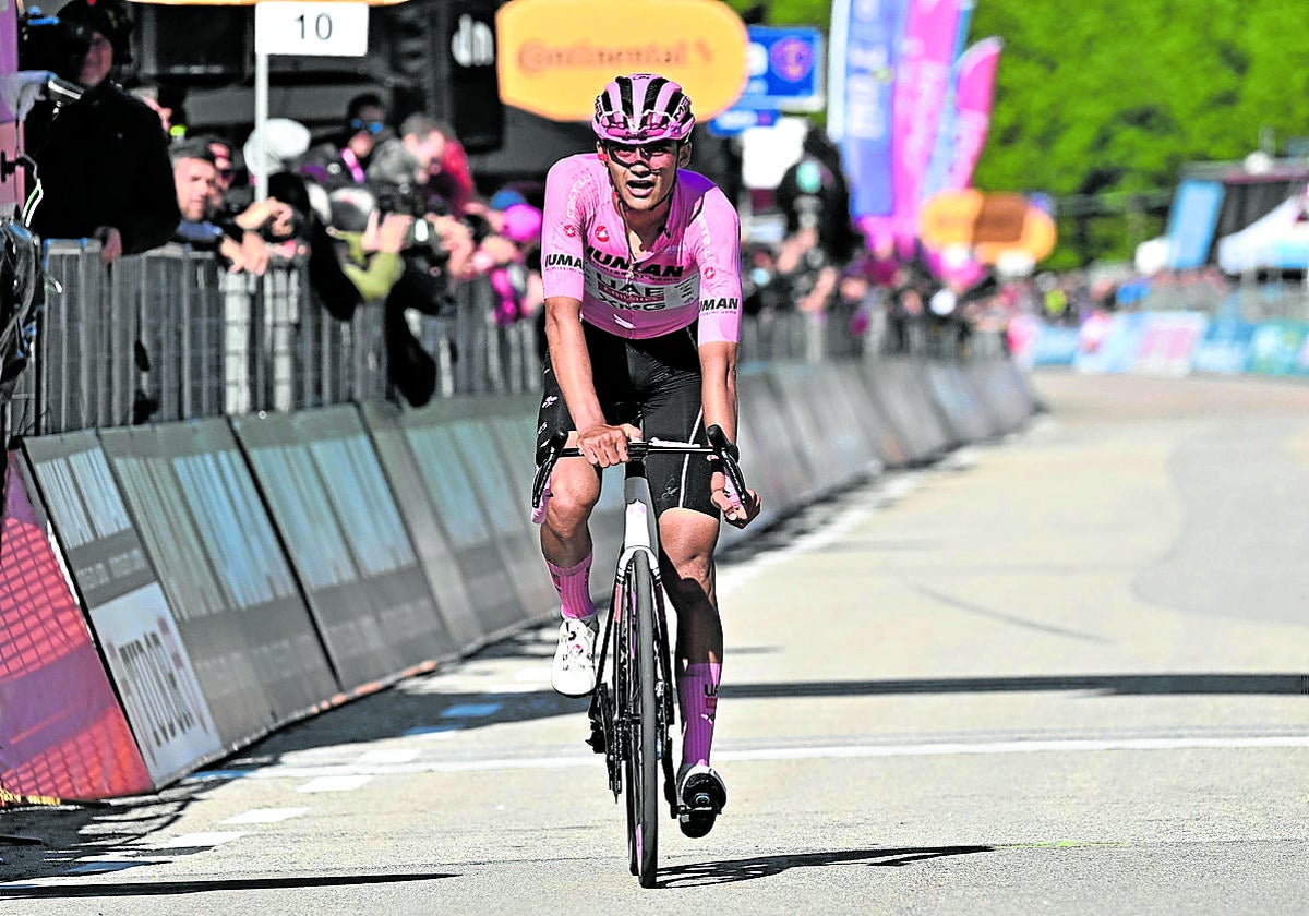 El Giro engulle a Roglic y Ayuso