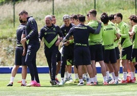 Ion Ansotegi, a la izquierda, en el úntimo entrenamiento de la temporada en Zubieta.