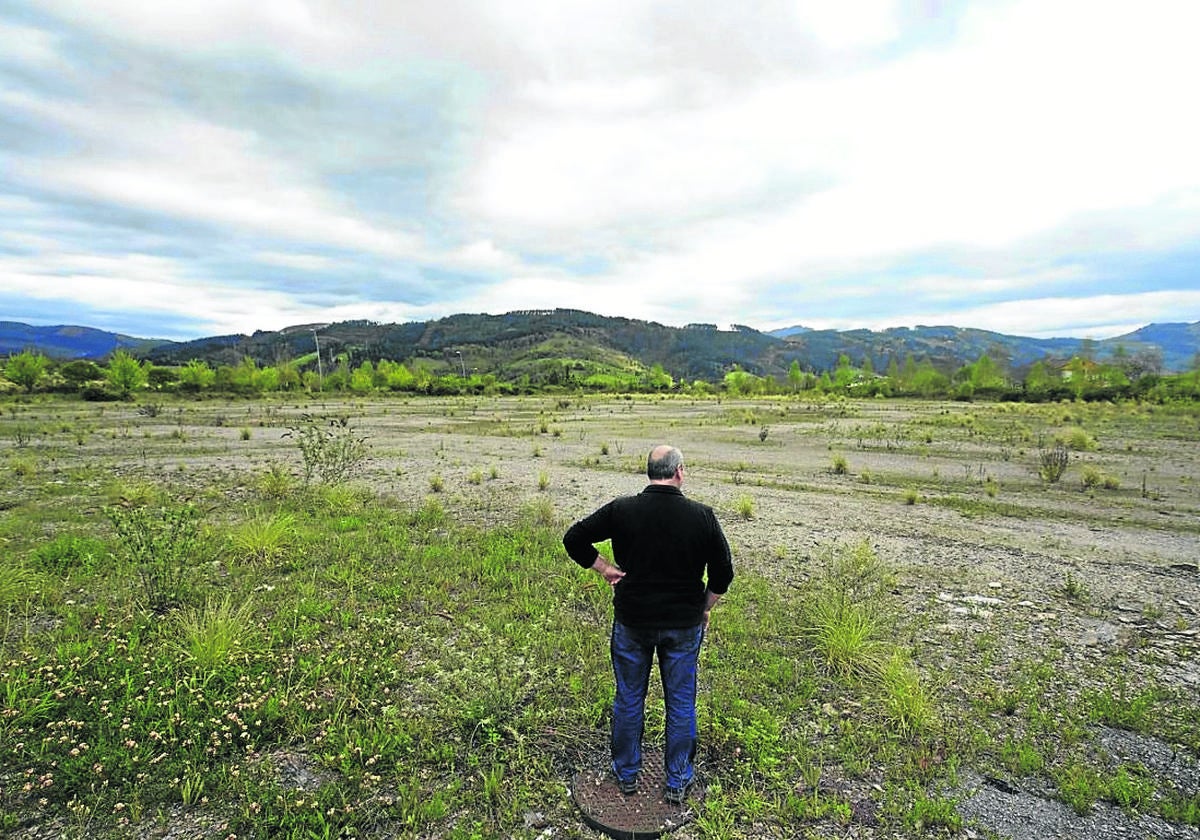 Terrenos de Bergara en los que estaba proyectada la planta de tratamiento de residuos papeleros para la producción de cemento y cal.