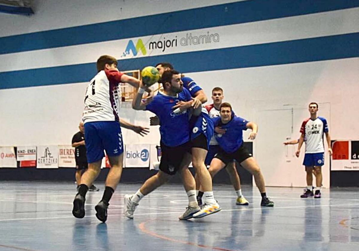El primer equipo disputará la final el domingo en Elgoibar.