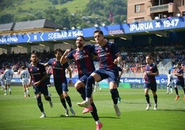 Corpas celebra un gol en Ipurua.