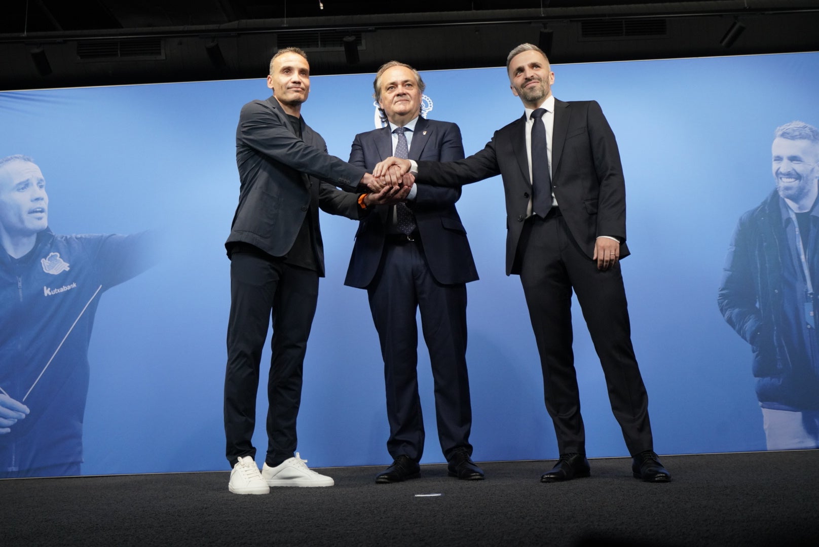 Sonrisas y complicidad en la presentación de Sergio y Bretos